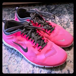 🐝 Nike cross trainers 🐝